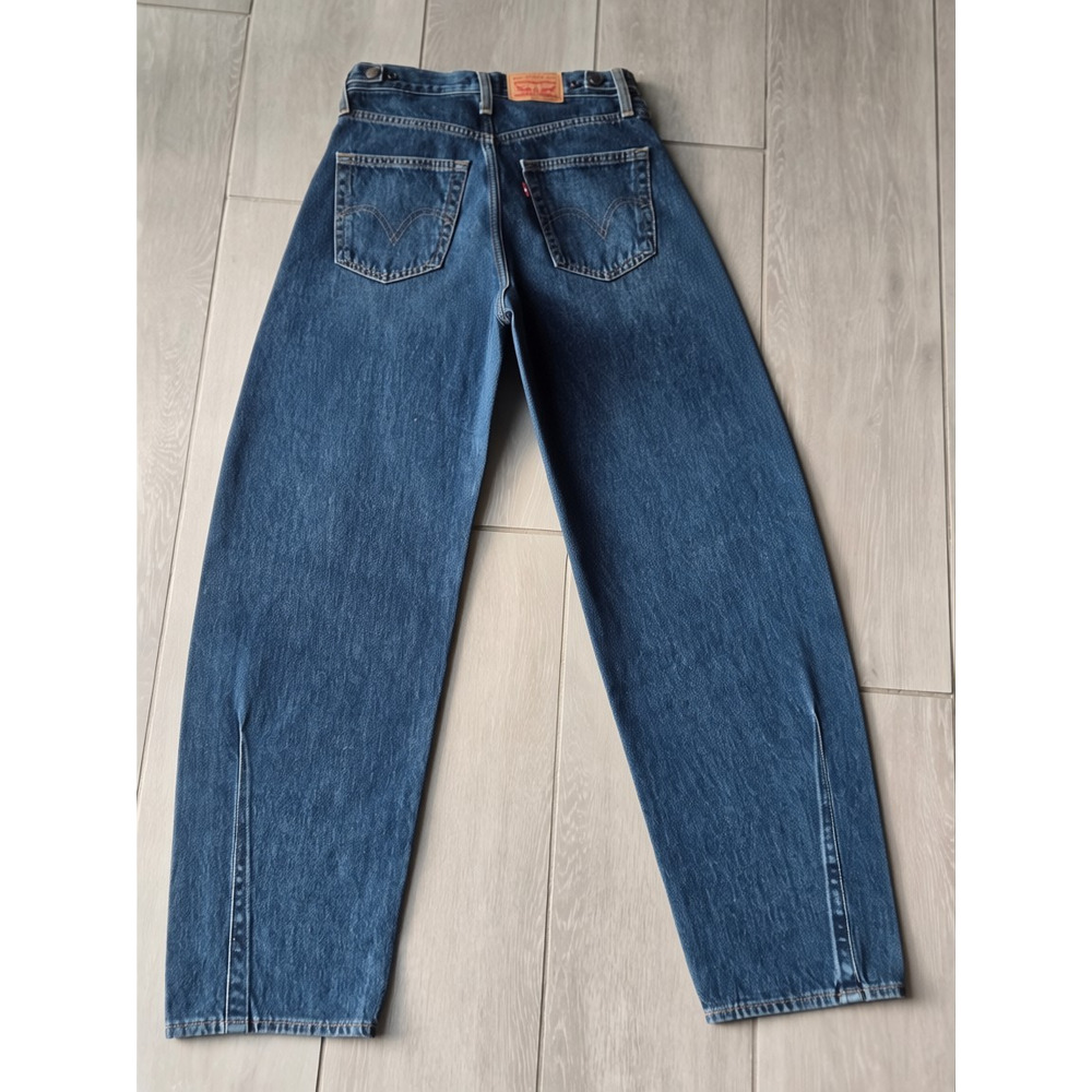 Levi's Cinch Barrel Jeans High Rise Color: Dark Wash Size: 25 x 31 (Size 2/ XS) - Picture 4 of 9